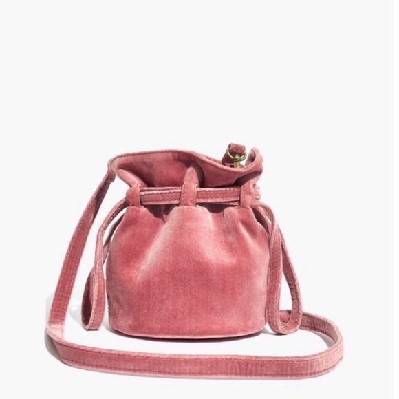 Madewell Handbags - NWT Madewell Drawstring Crossbody Bag in Velvet